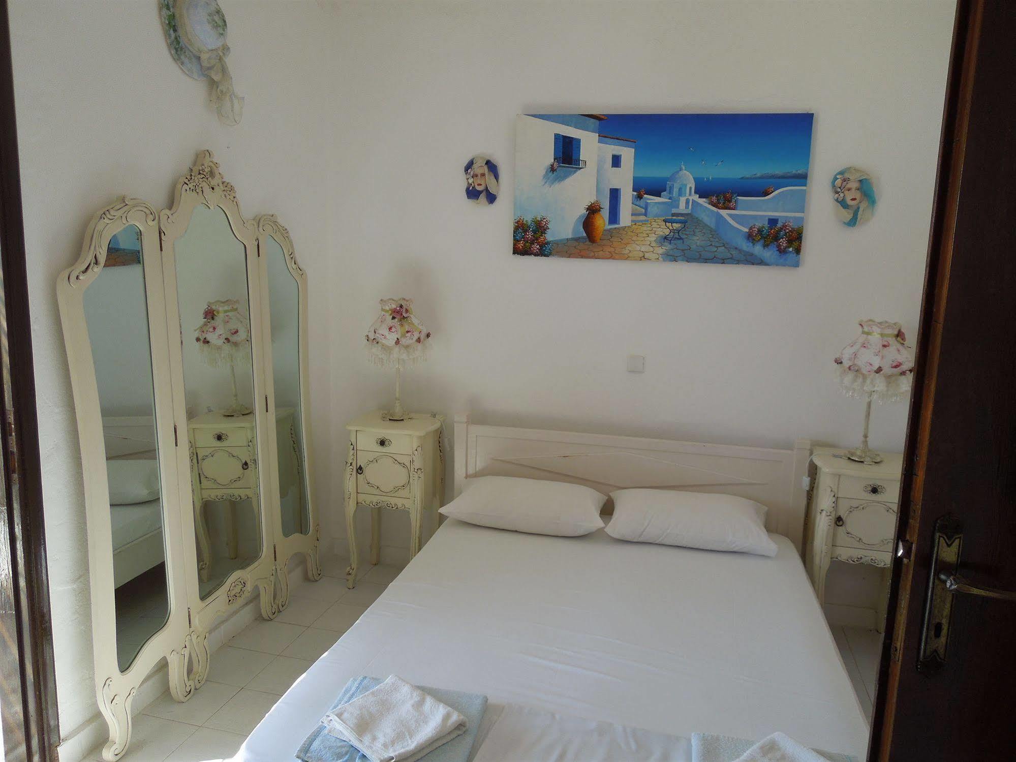 Albatross Hotel Livadi  Bagian luar foto